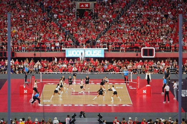 Can Home Crowd Dig Advantage Be Quantified for Smarter Bets?