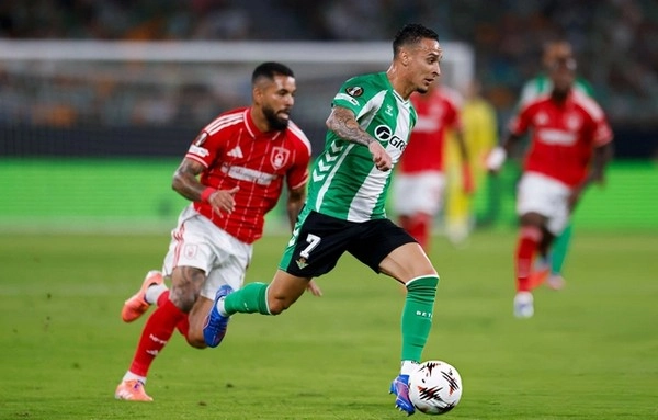 Antony demands more despite shining against Nottingham