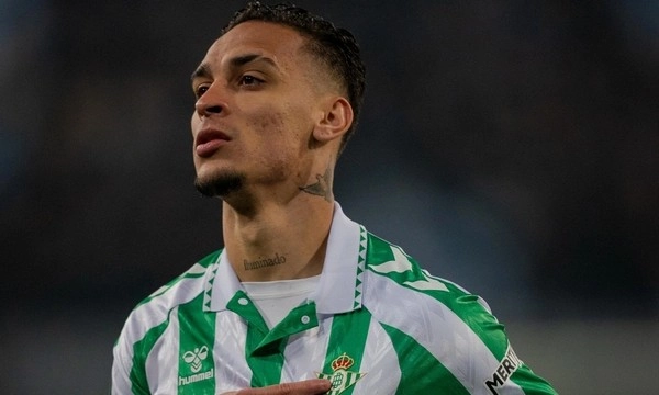 Antony demands more despite shining against Nottingham