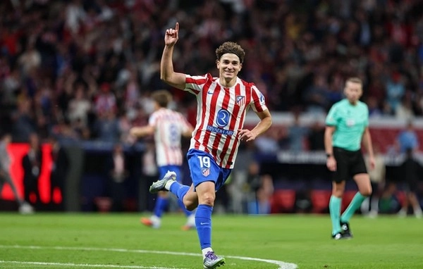 Simeone determined to keep hold of Julian Alvarez after stunning hat trick
