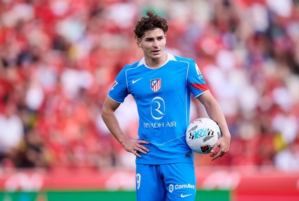 Simeone determined to keep hold of Julian Alvarez after stunning hat trick