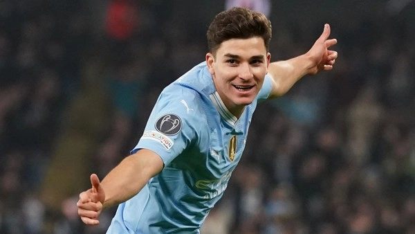 Simeone determined to keep hold of Julian Alvarez after stunning hat trick