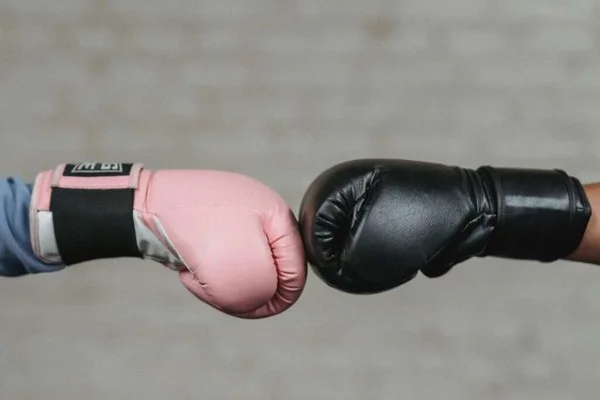 What can Total Clinch Time reveal about fighter endurance?