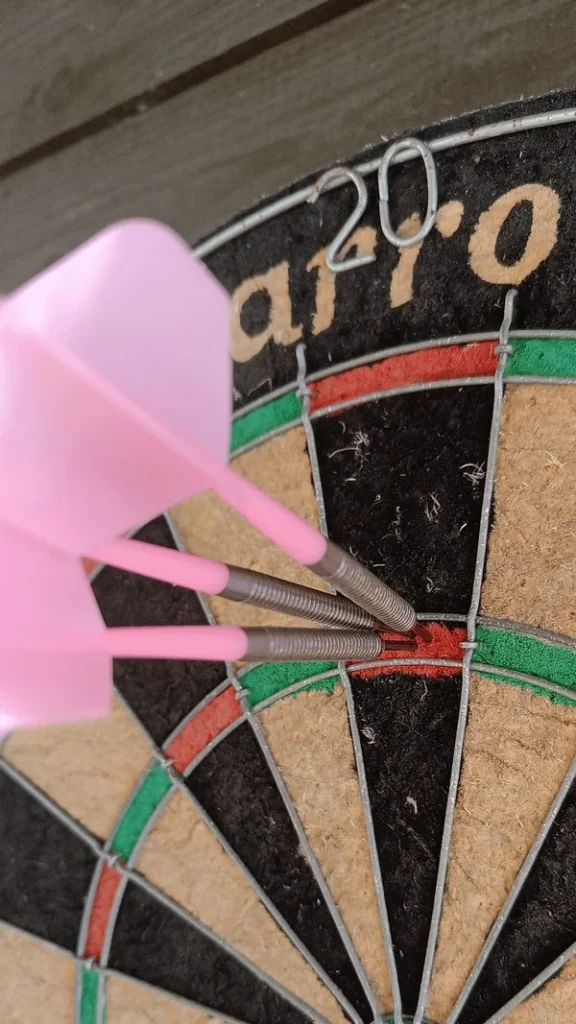 How does checkout pressure influence betting on darts finishes?