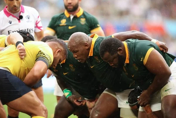How does a scrum battle determine rugby betting lines?
