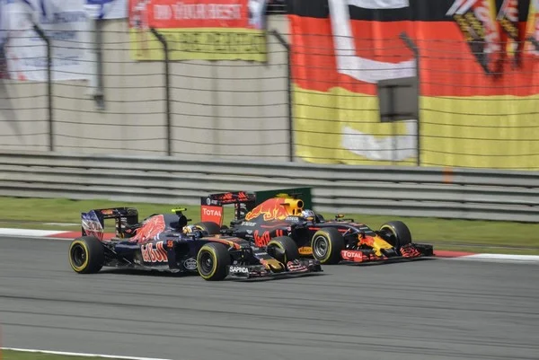 Should you try live betting on F1 races, and what challenges will you face?