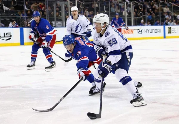 How does Moneyline odds in ice hockey betting work differently from other team sports?