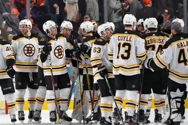 How important is the role of betting on the number of goals scored in ice hockey in the secondary betting market?