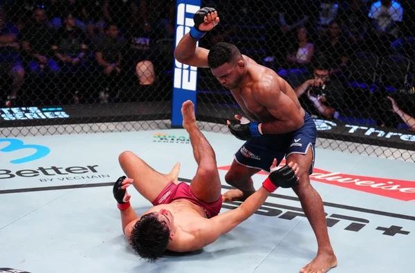 How are the round-by-round betting markets in MMA fights different from outright betting?