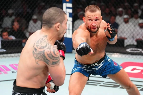 When should you join the upcoming MMA event rates for the best timing?