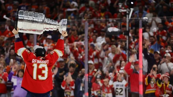 Is it possible to time NHL futures Stanley Cup bets to get the highest returns?