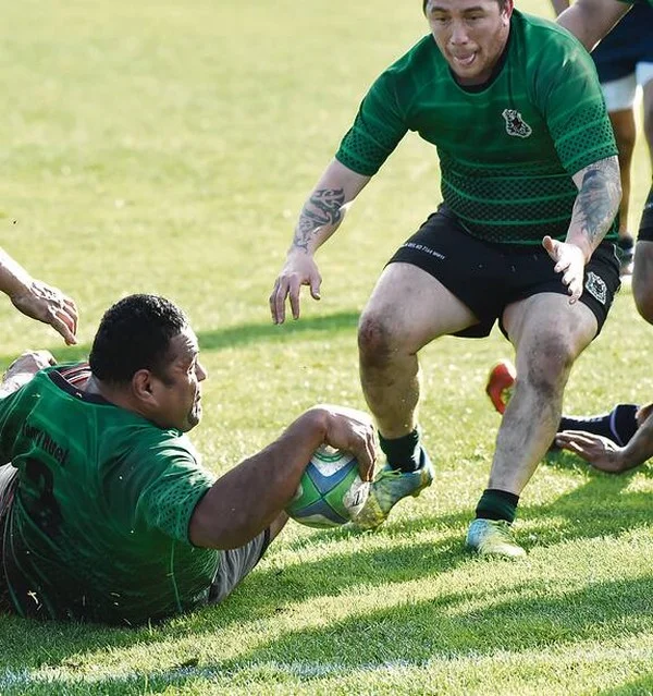 How is counting the number of football teams using a draw different from the regular market?