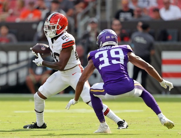 Can Americanfootball defensive shift predict outcomes?