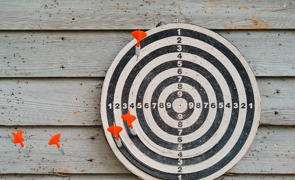 Does darts scoring accuracy affect live odds?
