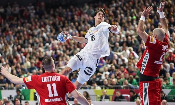 Do handball momentum shifts decide final outcomes?
