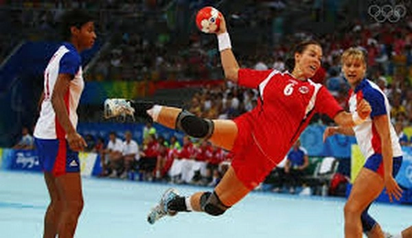 What causes handball scoring burst swings?
