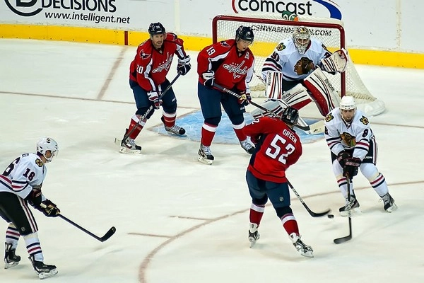 How can icehockey power play moments signal value?