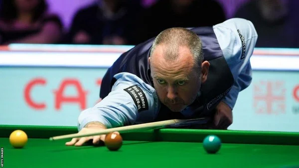 Can momentum splitting help you avoid the pitfalls of turning points in snooker?