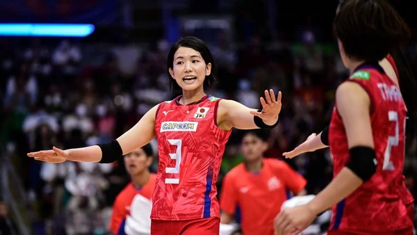 Is the clutch phase a reliable signal for live betting in football?