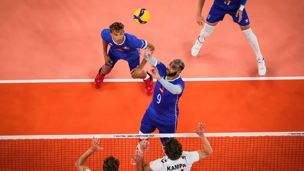What rally output signals are important to volleyball bettors?