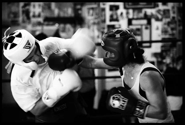 Does arm distance affect boxing betting results?