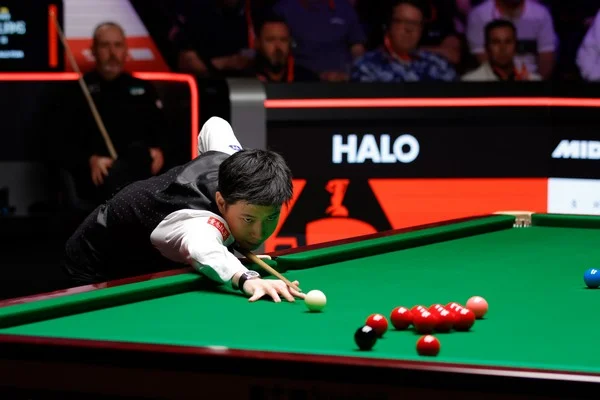 Why are session trends important in multi-session snooker betting?