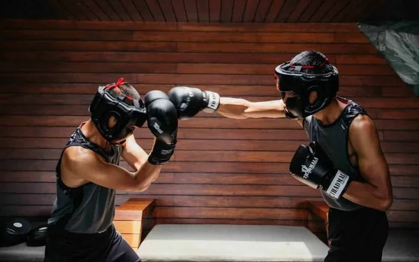 Can strength restrictions predict the final round betting value in hand-to-hand combat?