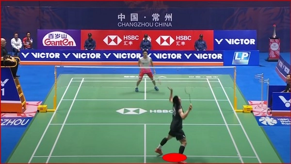 How does lifting the ball defensively change the direction of play in mini-ball?