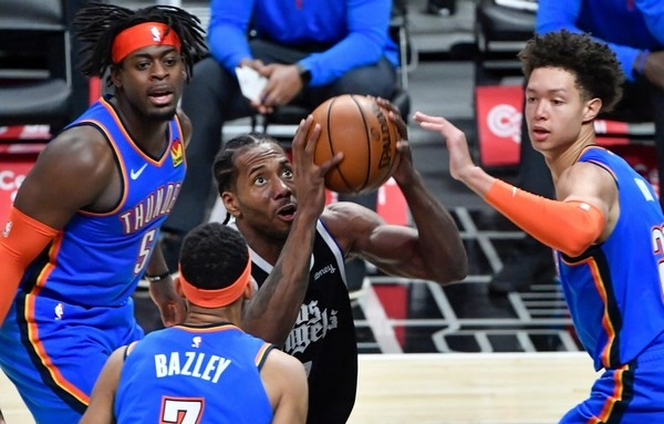 Why do changes in shooting form often occur before the full swing in basketball?