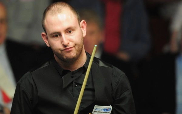 What is the importance of patience in choosing a shot at the snooker?