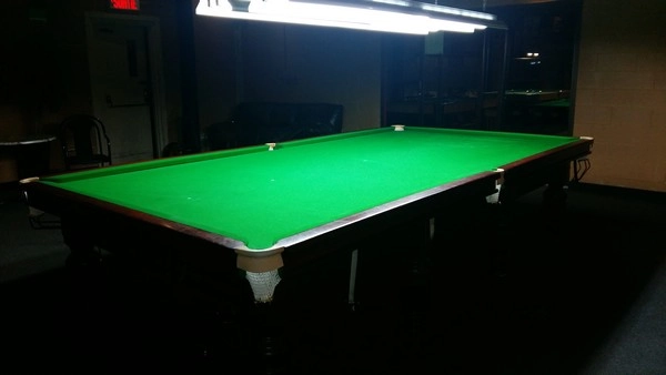 How much does table wear affect long-term snooker matches?