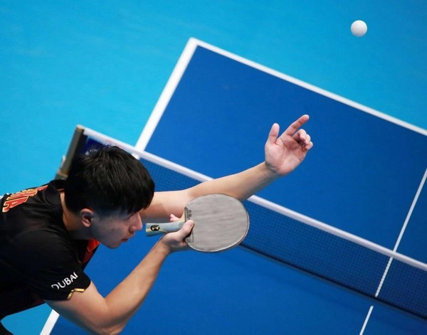 Does slow adaptation of equipment have an effect on the early stages of table tennis?