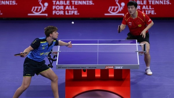 Does slow adaptation of equipment have an effect on the early stages of table tennis?